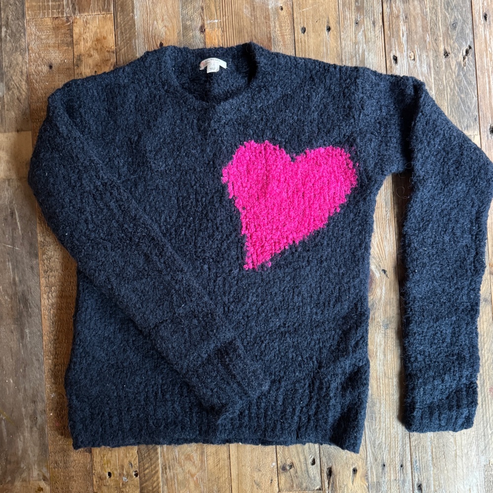 Cozy fuzzy heart sweater. Sizer 12-14. Navy with pink heart.